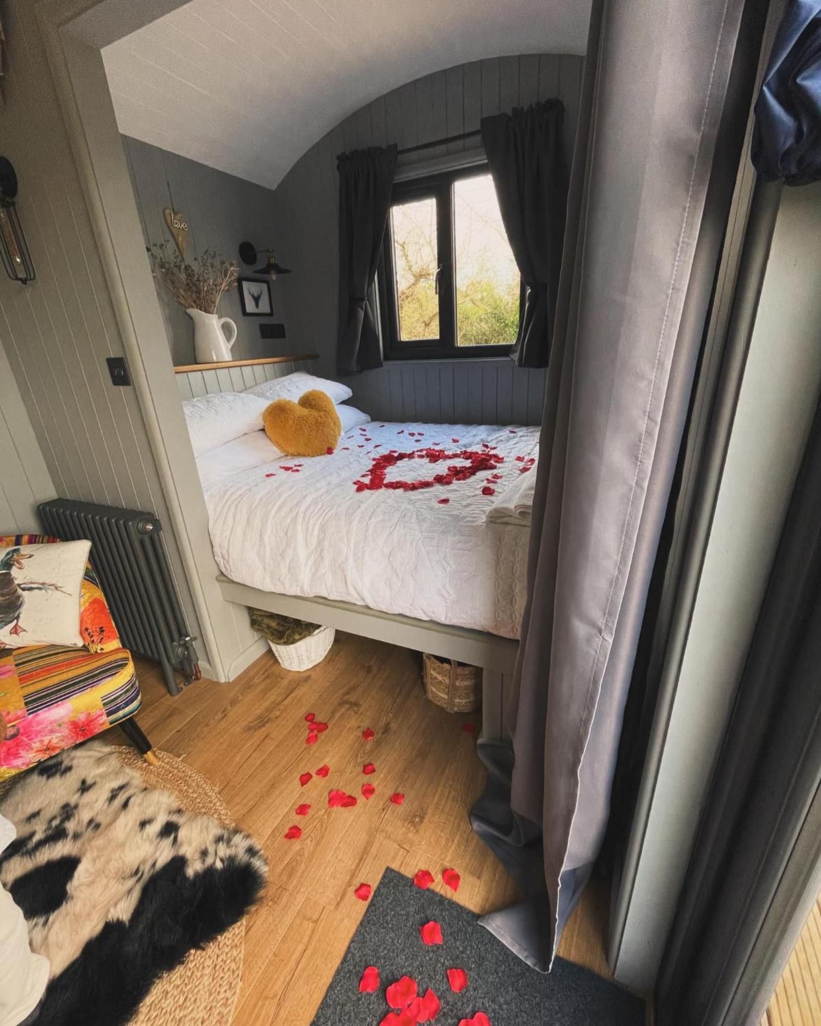 Rusty Duck Retreat Shepherds Hut Shedfield Exteriör bild