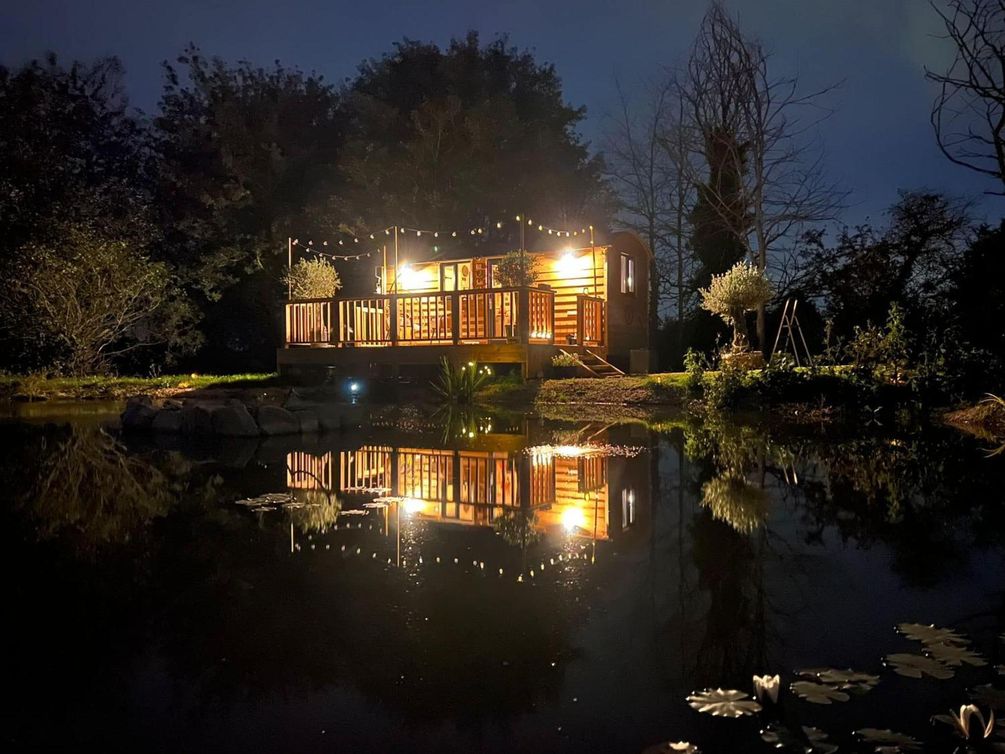 Rusty Duck Retreat Shepherds Hut Shedfield Exteriör bild