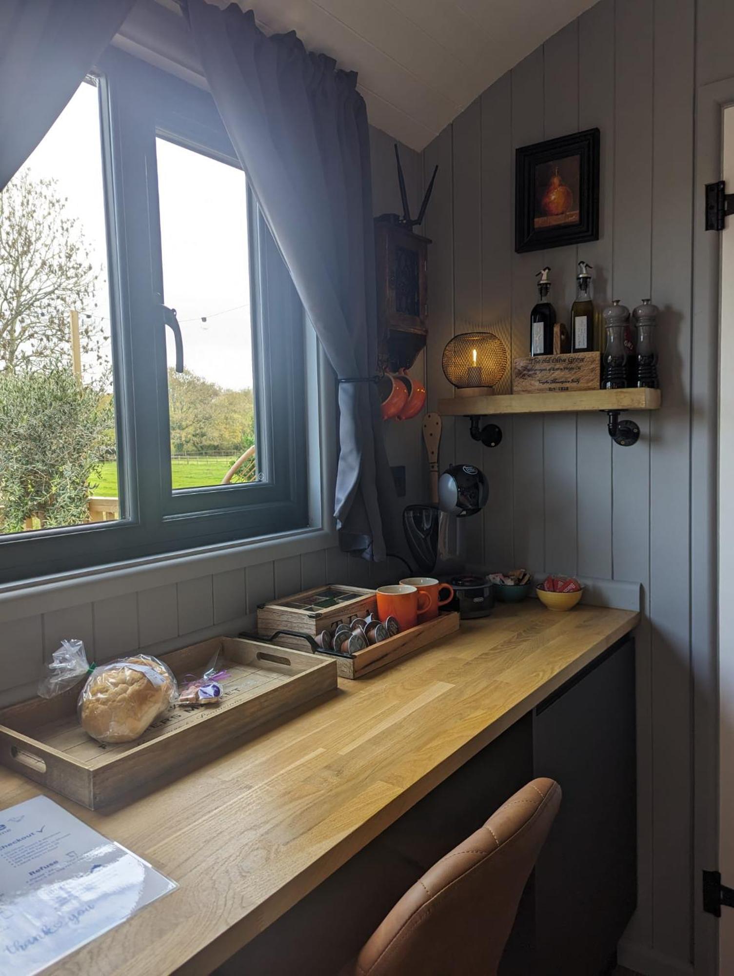Rusty Duck Retreat Shepherds Hut Shedfield Exteriör bild