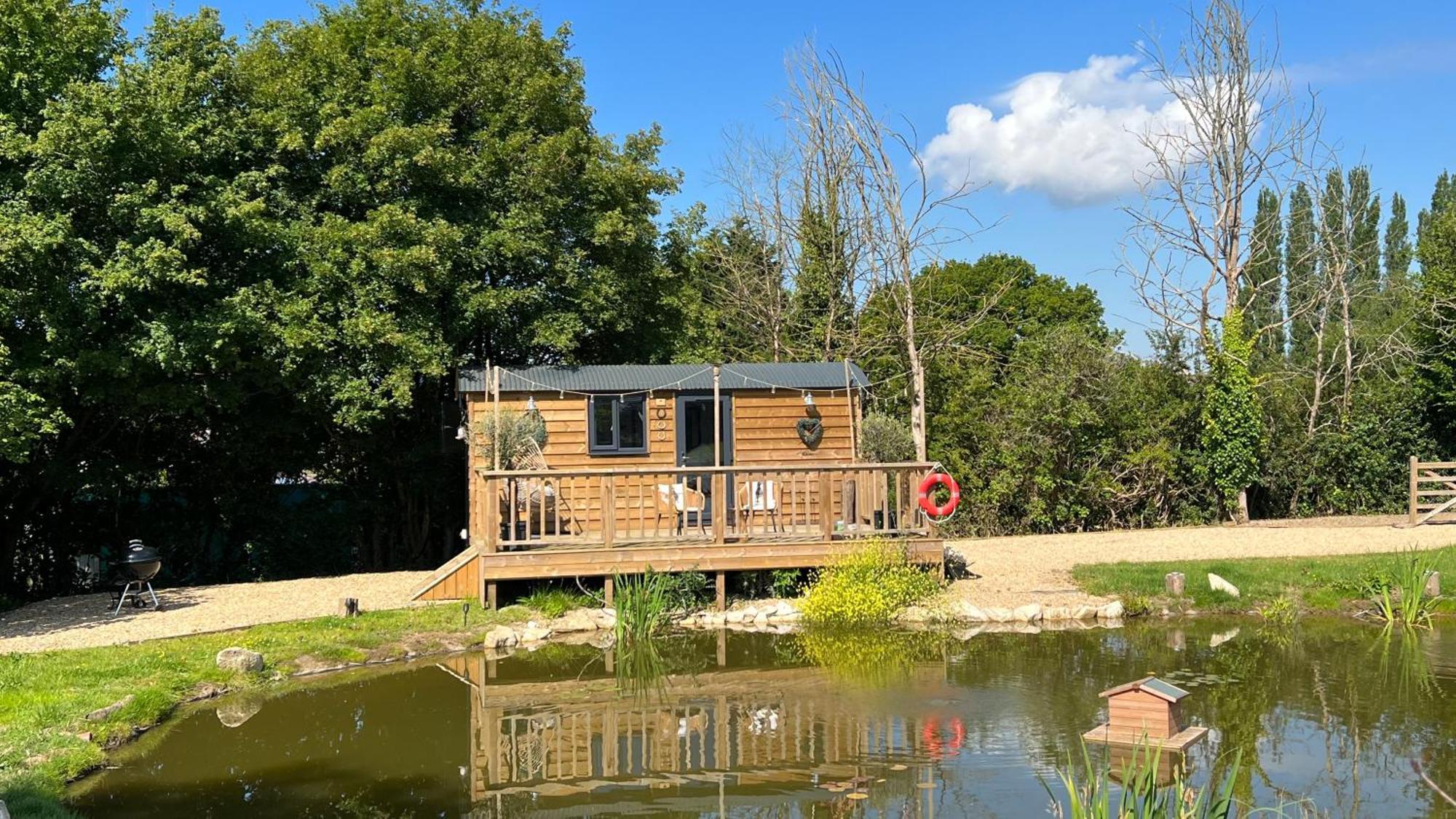 Rusty Duck Retreat Shepherds Hut Shedfield Exteriör bild
