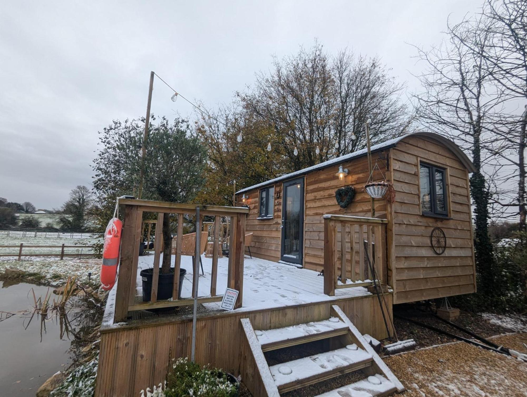 Rusty Duck Retreat Shepherds Hut Shedfield Exteriör bild